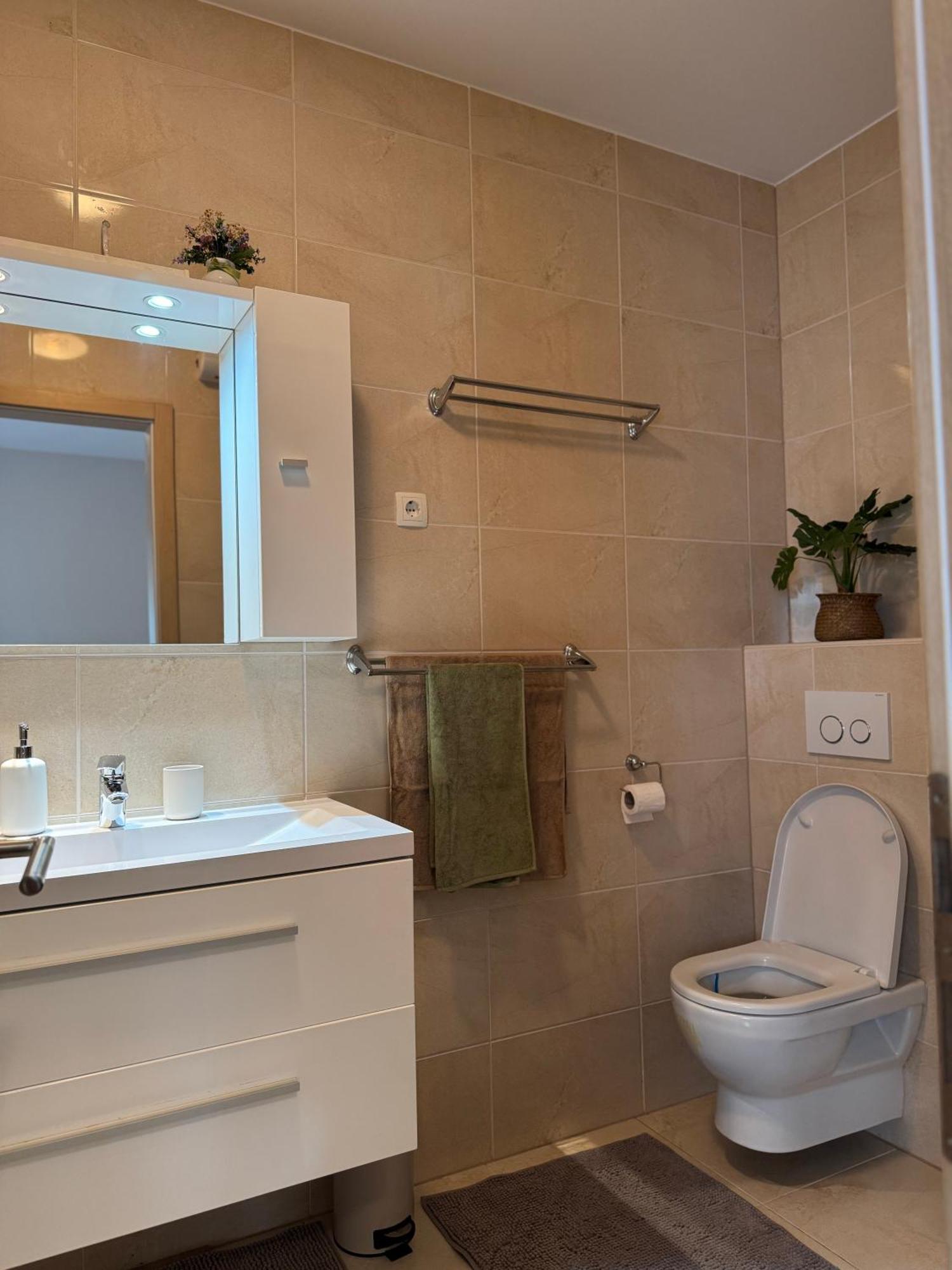 Apartment Tri Sunca Baska Voda Luaran gambar