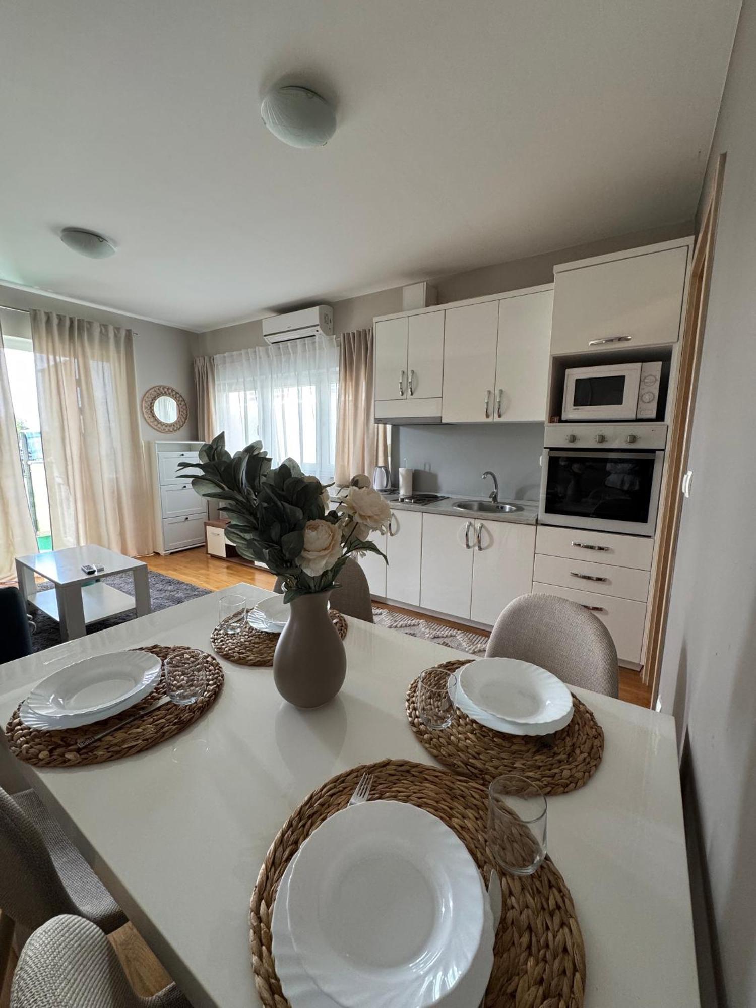 Apartment Tri Sunca Baska Voda Luaran gambar